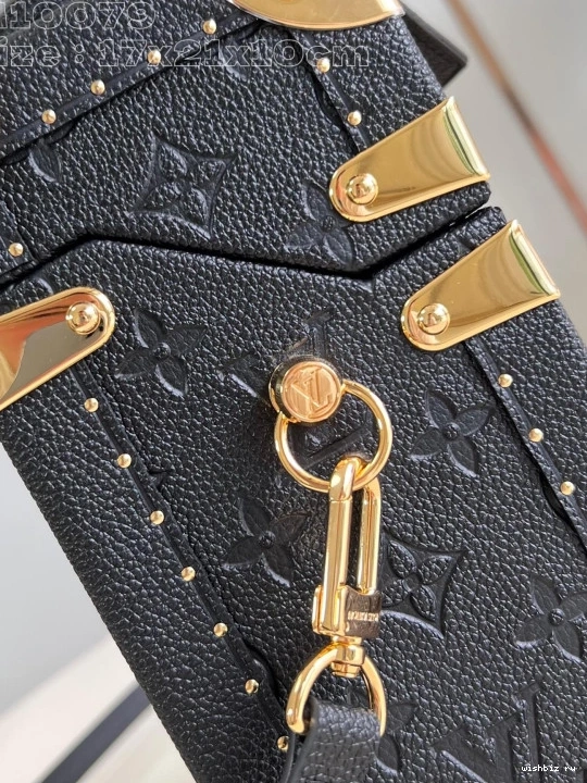 WIS Box Camera VUITTON Monogram Canvas LOUIS 1019